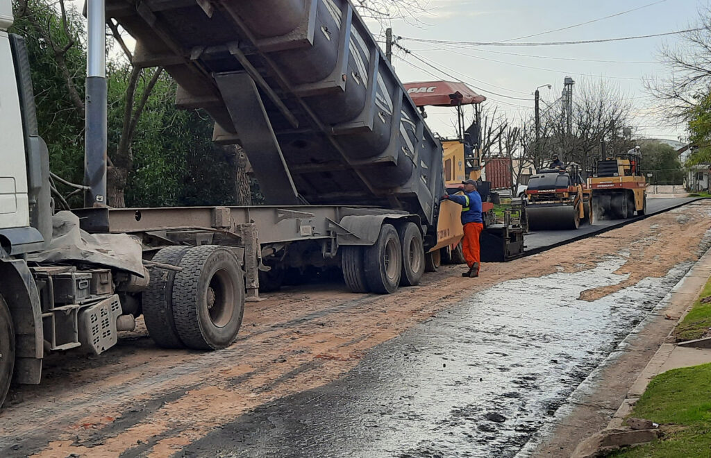 Asfaltado de calle Bolívar