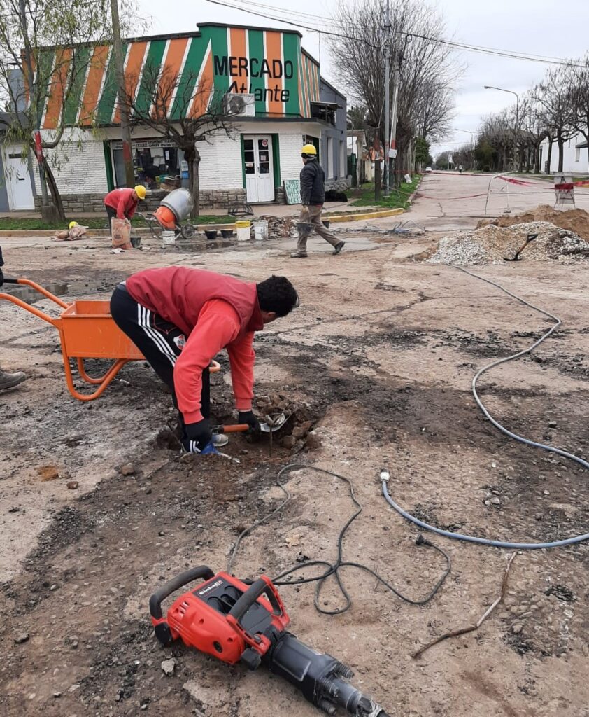 Tareas de Bacheo y Canalización de Desagües